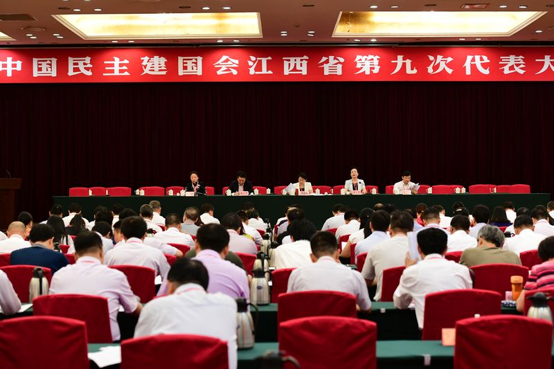 杨文龙董事长第三次中选民建江西省副主委 .jpg