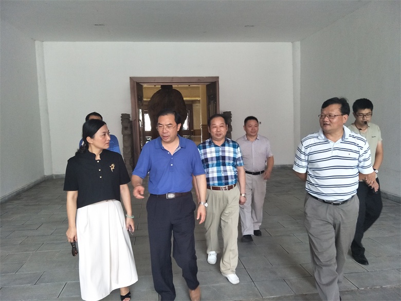 宜春市明月山胜景区向导到千赢国际团考察 (1).jpg