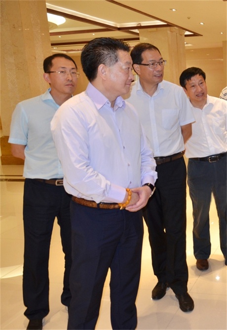 江西省药监局曹麒书记视察千赢国际团 .jpg